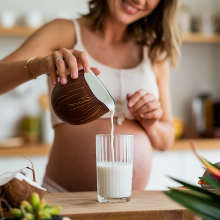femme-enceinte-cuisine-lait-coco