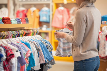 parent-magasin-vetements-enfants-couleurs