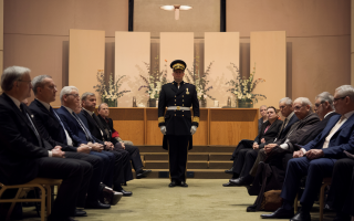 salle-mairie-invites-officier-decorations