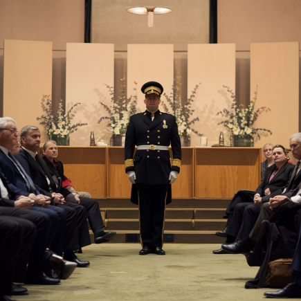 salle-mairie-invites-officier-decorations